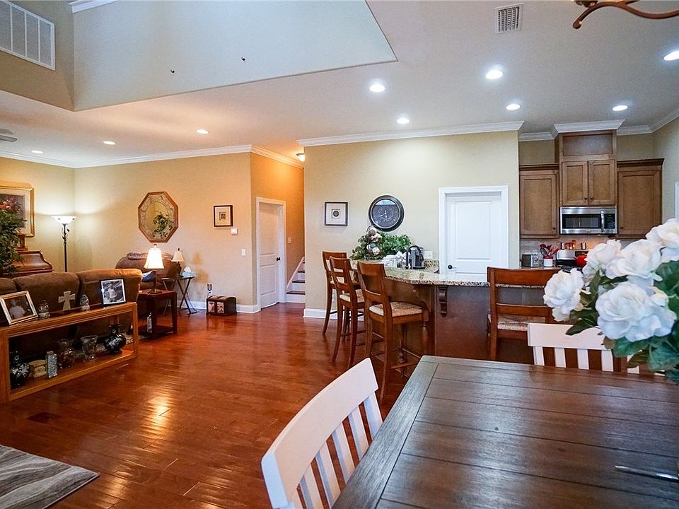 1st image of 279 Villager Dr