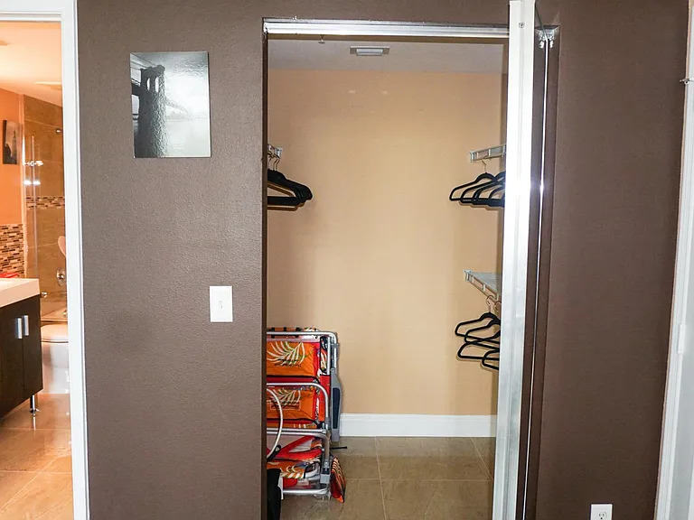 100 NE 6th St #303 — Photo 14