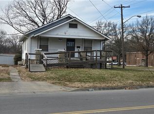 302 12th St, Osawatomie, KS 66064