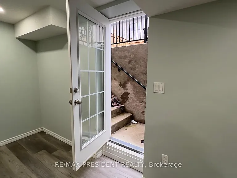 592 Florencedale Cres #BASEMENT — Photo 10