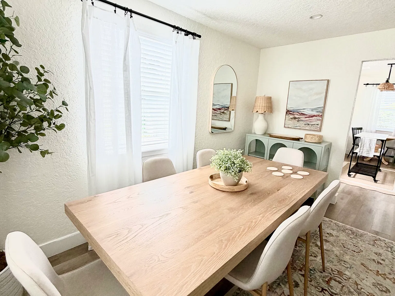 2 bed, 991 sqft, $3,500 — Photo 2