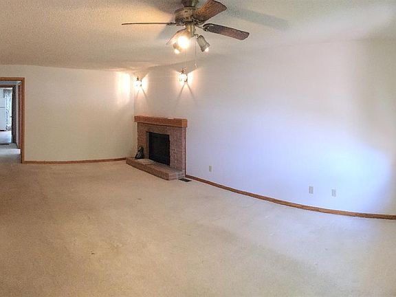 3rd image of 2381 Dayton Dr