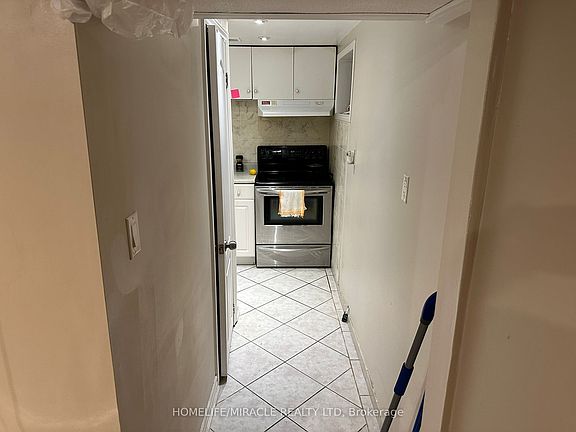 3rd image of 1476 Cawthra Rd