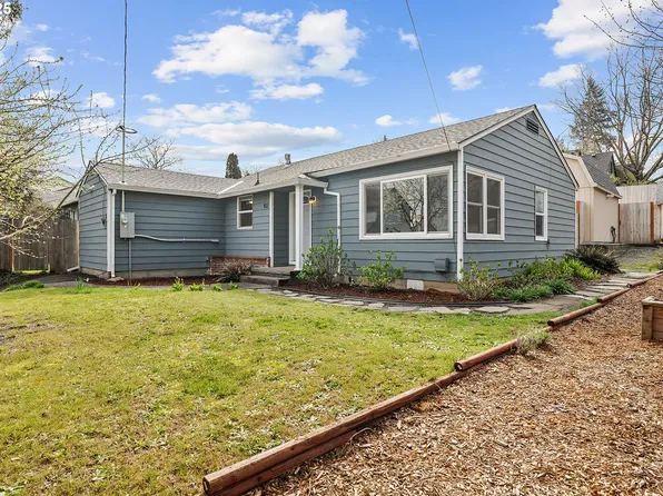 102 SE 5th St, Troutdale, OR 97060