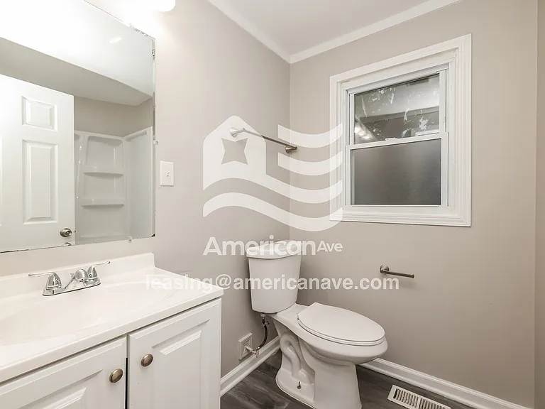 1564893_014_bathroom_14.jpg