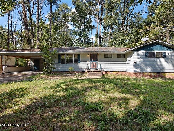 2nd image of 920 Sumac Ave