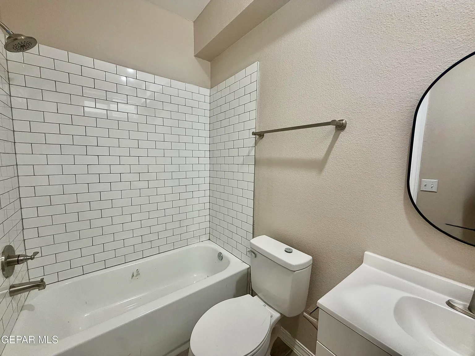 3 bed, 2.0 bath, 1080 sqft, $1,650 — Photo 3