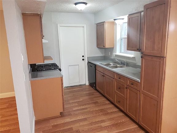 4th image of 2901 Price Dr