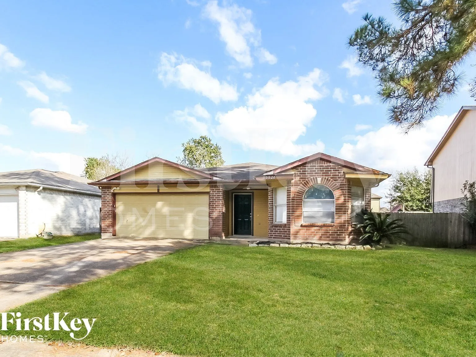 3 bed, 2.5 bath, 2015 sqft, $2,090 — Photo 2