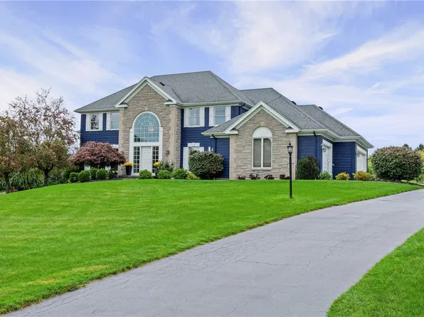 4 Vineyard Hl, Fairport, NY 14450