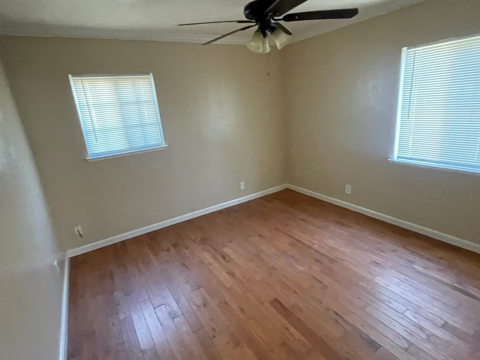 3 bed, 939 sqft, $1,900 — Photo 4