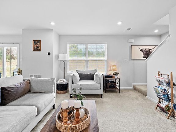 5th image of 186 Robinia Rd