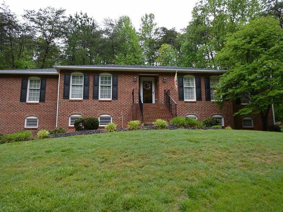 1st image of 253 Fox Crest Dr