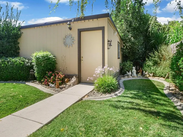 6827 Butler Ct — Photo 31