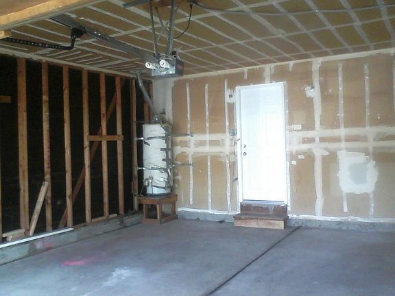 4th image of 27 Marilyn Cir