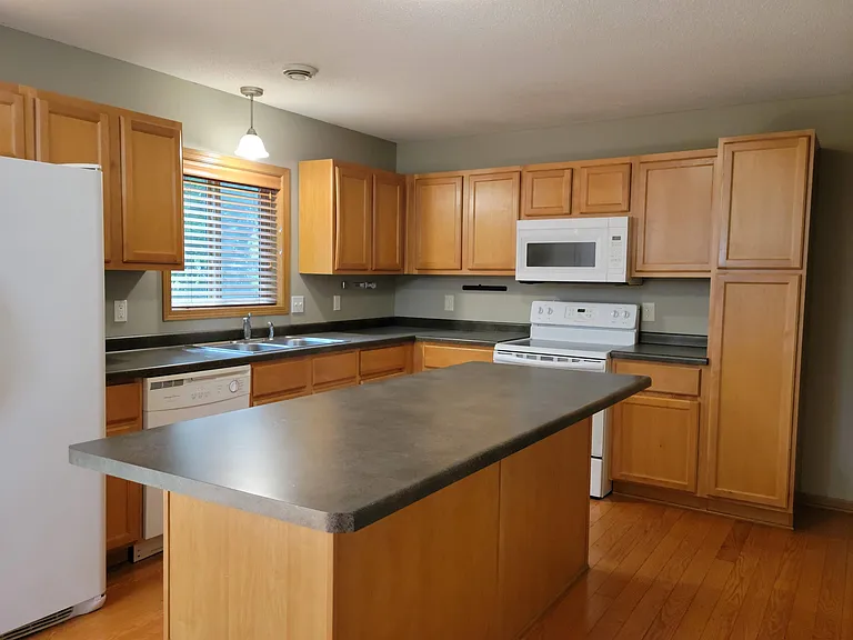 424 Cedar Pl #1 — Photo 2