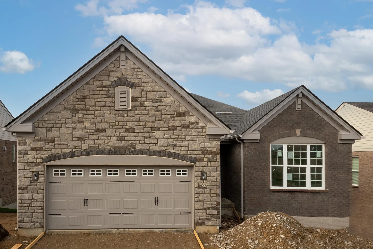 1041 McCarron Ln photo 1