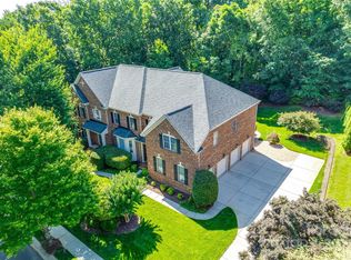 5008 Woodview Ln, Matthews, NC 28104