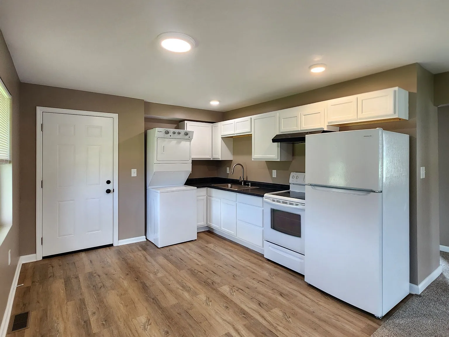 North Sandusky Apartments — Photo 2
