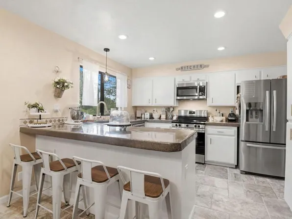 1988 Arnold Way, Alpine, CA 91901