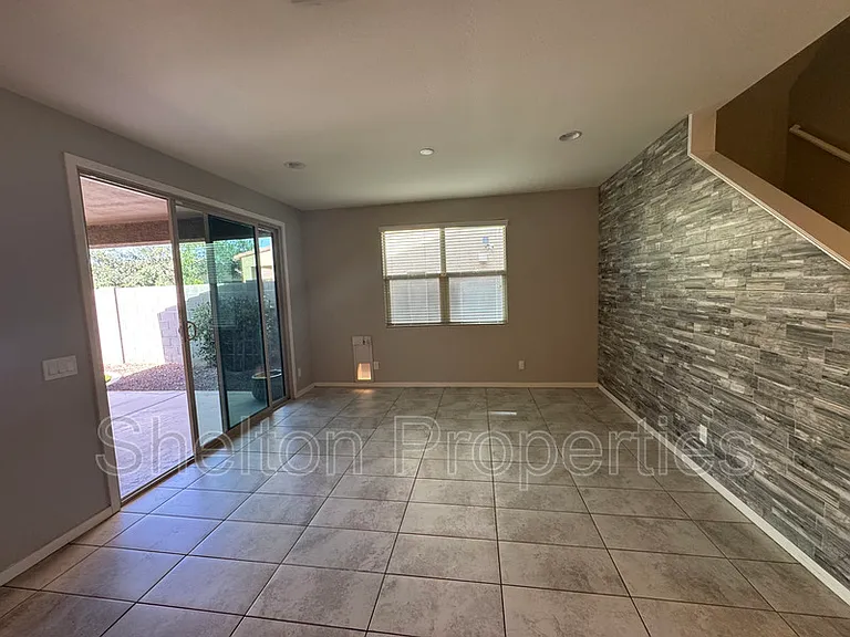 18787 W Yucatan Dr — Photo 5