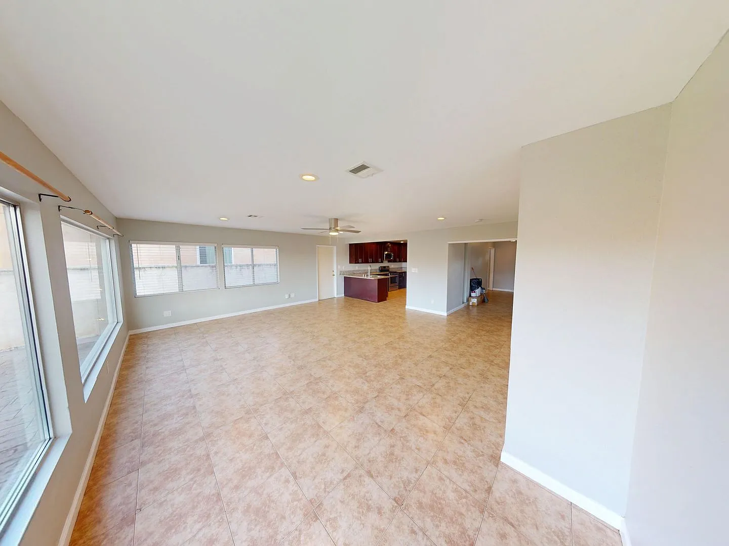 Massive House on East Falls With Huge Yard! Basketball court / courtyard!! — Photo 3