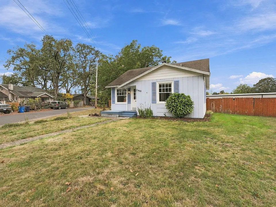 2445 NE 3rd Loop