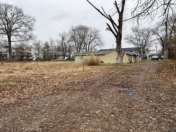 3rd image of 8 Reasoner Ln