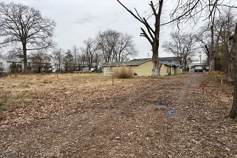 1st image of 8 Reasoner Ln