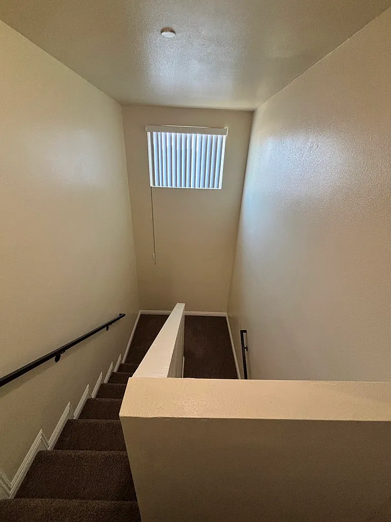 5 bed, 1486 sqft, $3,750 — Photo 2