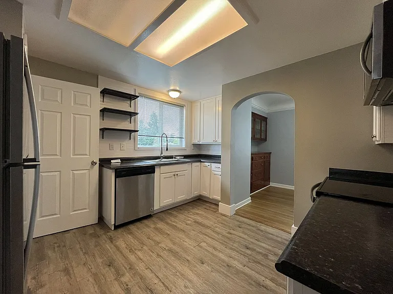 13208 NE Glisan St — Photo 6