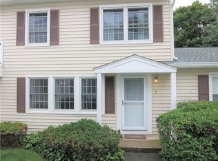 3 Swan Trl, Fairport, NY 14450