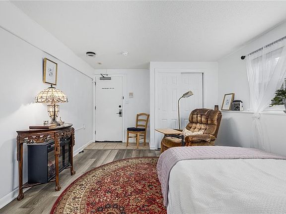 5th image of 4080 Post Rd APT 1