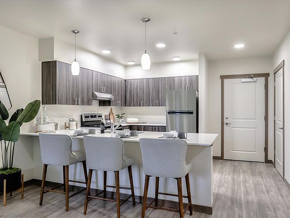 5th image of 685 Sylvan Way #112
