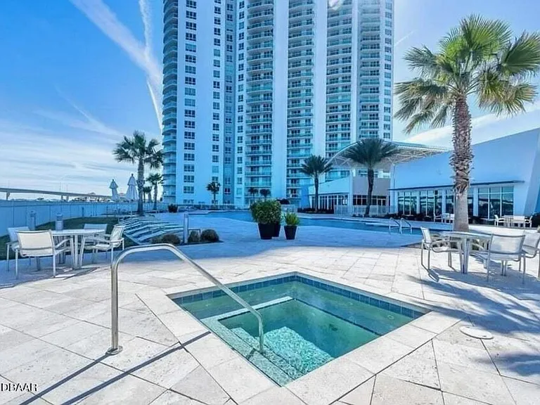 241 Riverside Dr #2206 — Photo 1