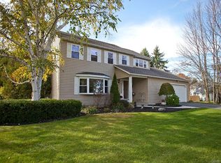 5881 Fieldstone Dr, Cazenovia, NY 13035