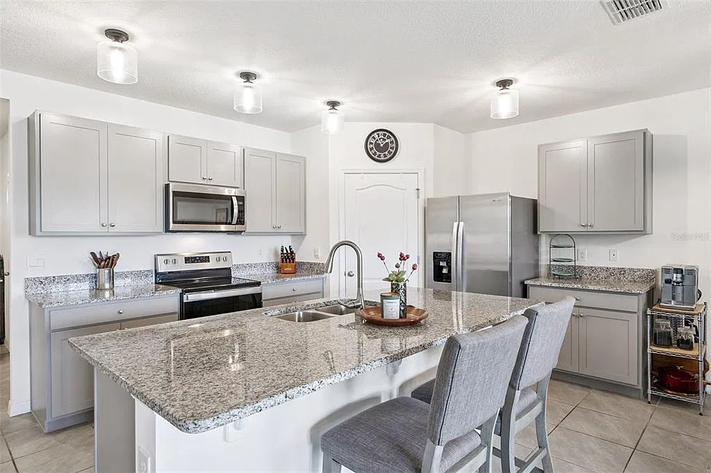 4 bed, 2.0 bath, 1846 sqft, $2,600 — Photo 4
