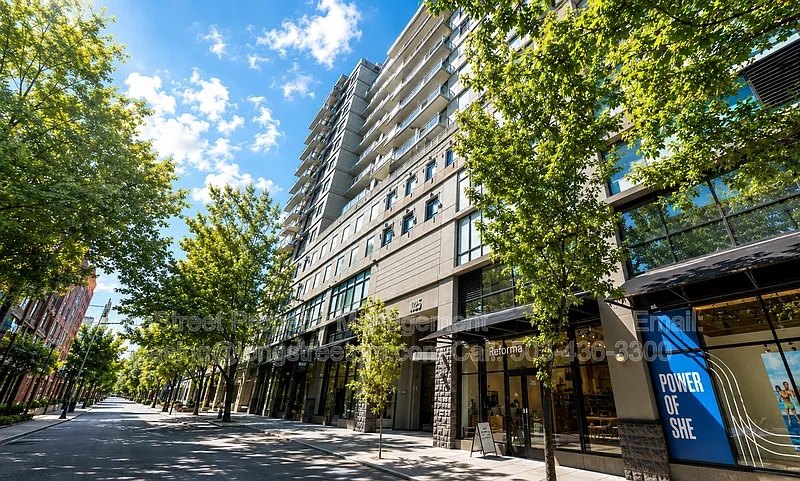 1 bed, 2.0 bath, 960 sqft, $2,595 — Photo 1
