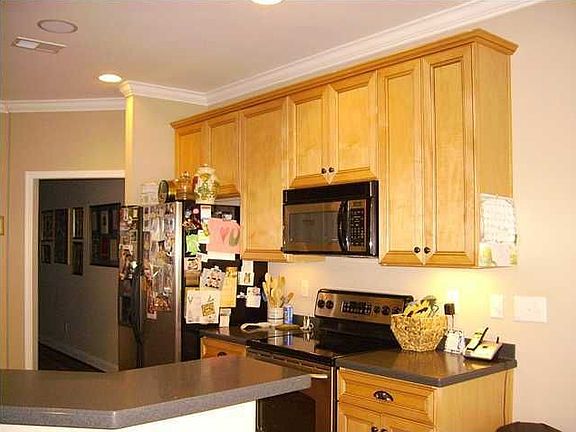 4th image of 141 Blackstone Ct