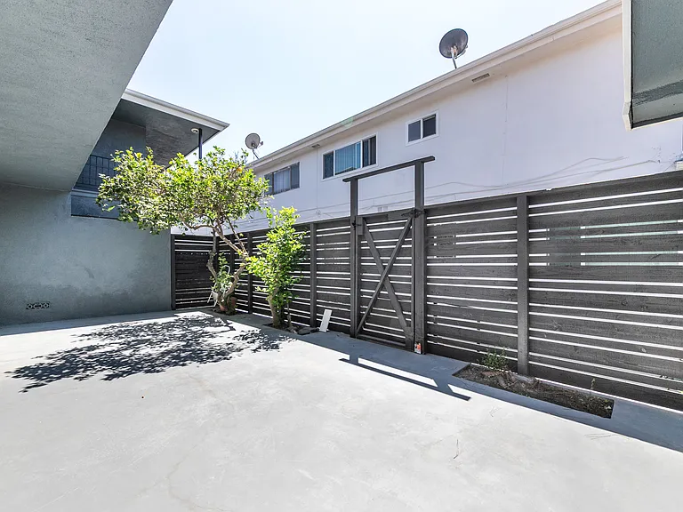 11126 Crenshaw Blvd #1 — Photo 20