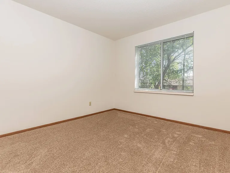 9741 Grand Ave S — Photo 29