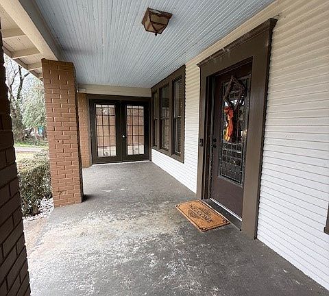 2nd image of 113 S Main St