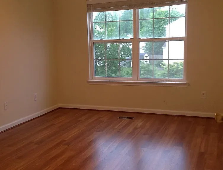 306 Brittania Dr — Photo 2