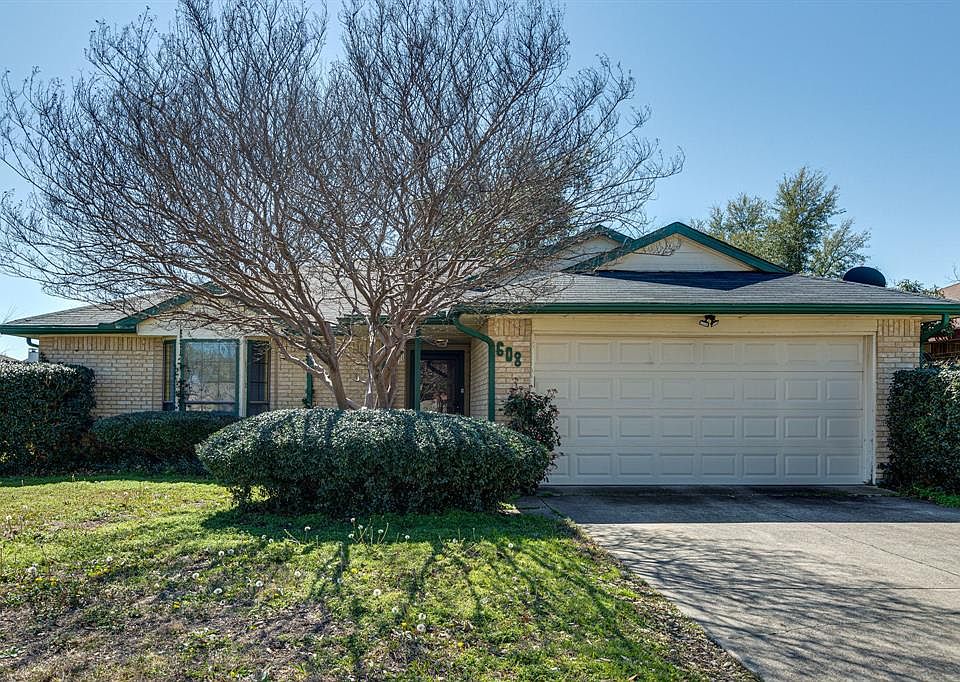 1st image of 608 Quail Hollow Dr