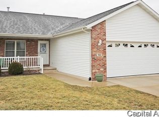 702 Heathrow Ln, Rochester, IL 62563