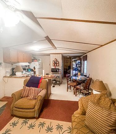 5th image of 30 Roberts Dr