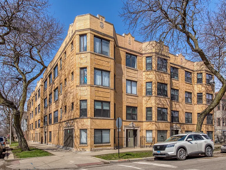 1904 N Whipple St #101 — Photo 1