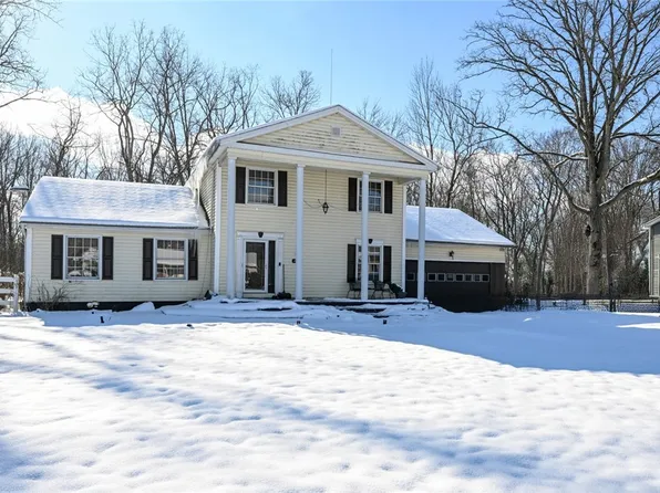 4550 Commodore Dr, Stow, OH 44224