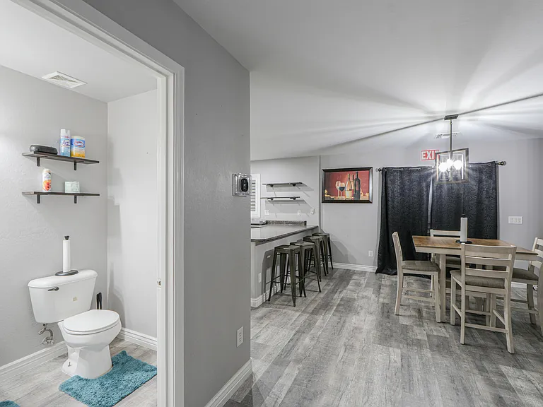 1235 W Castle Dr — Photo 6
