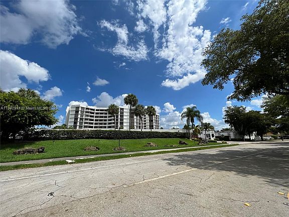 2nd image of 13951 Kendale Lakes Cir #209A